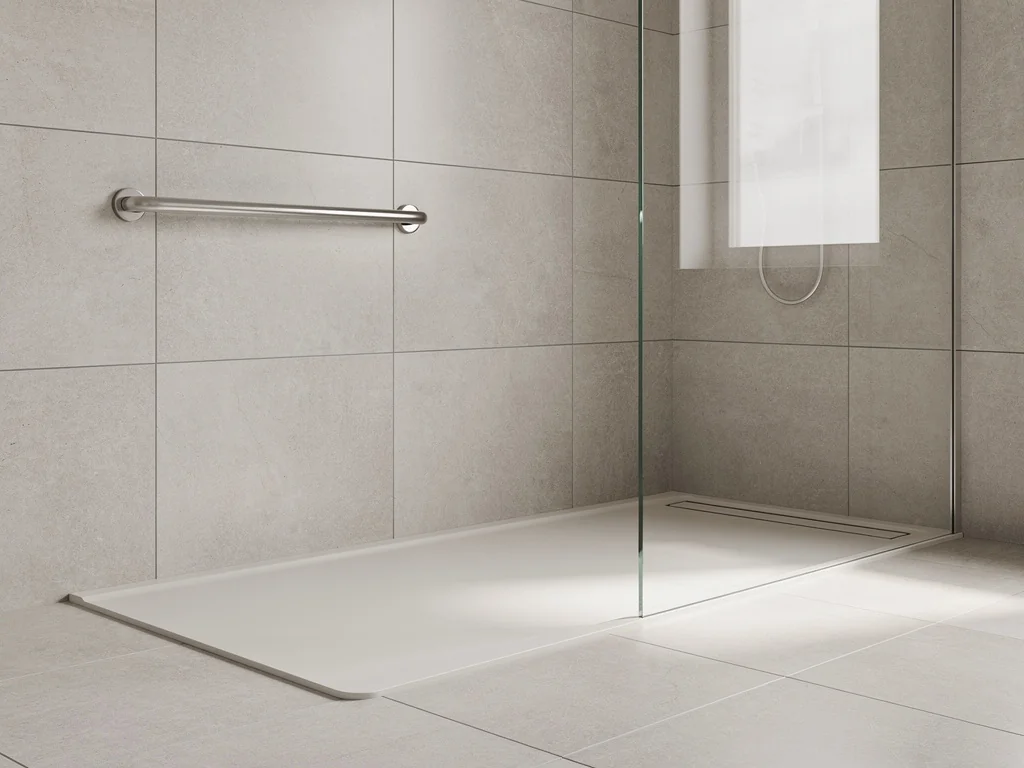 Receveur extra-plat antidérapant et paroi vitrée pour douche PMR